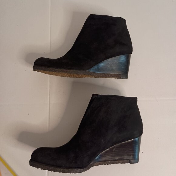 Stuart Weitzman Black Suede Booties Women’s Size 8 - Picture 8 of 13